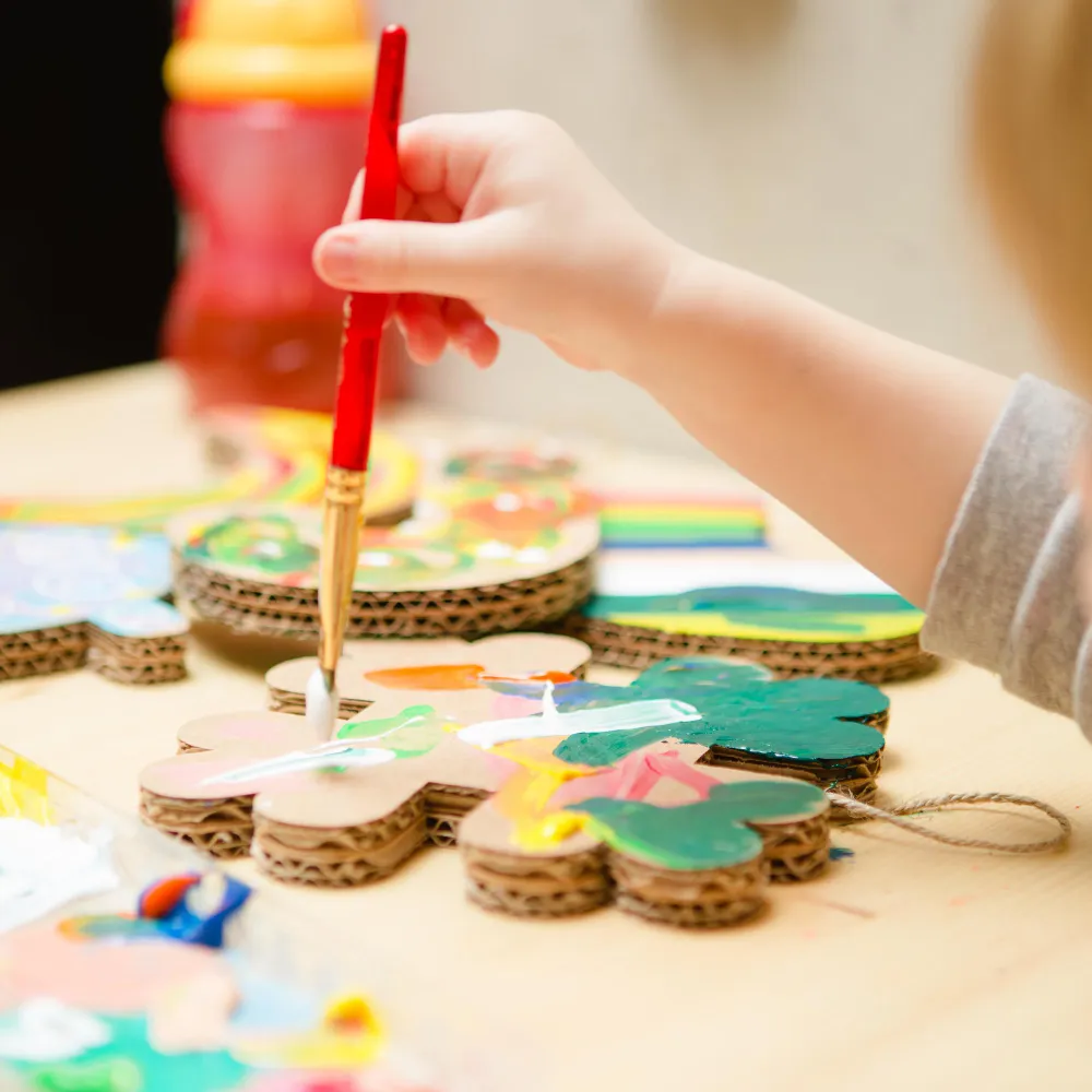 Atelierul Ariei™ este un spațiu dedicat explorării educative, creat pentru copii și părinți. Ne concentrăm pe explorare, conexiune și experiențe captivante, oferindu-ți un mediu relaxant și creativ.