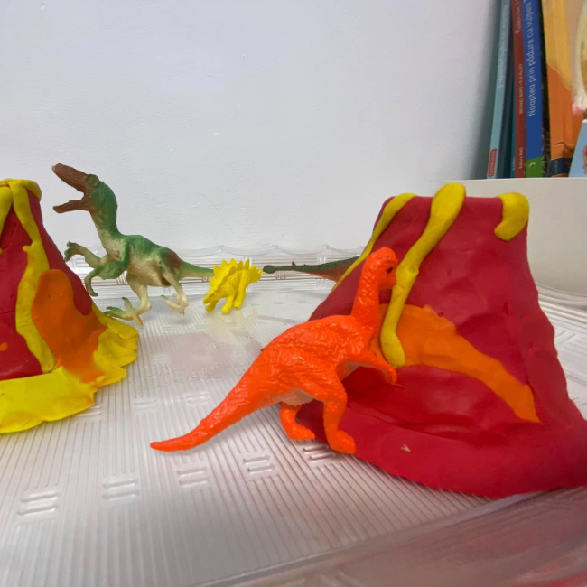 Atelierul Ariei™ este un spațiu dedicat explorării educative, creat pentru copii și părinți. Ne concentrăm pe explorare, conexiune și experiențe captivante, oferindu-ți un mediu relaxant și creativ.