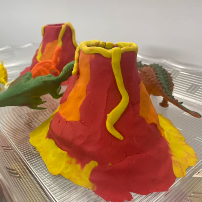 Atelierul Ariei™ este un spațiu dedicat explorării educative, creat pentru copii și părinți. Ne concentrăm pe explorare, conexiune și experiențe captivante, oferindu-ți un mediu relaxant și creativ.